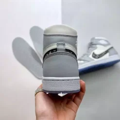 DIOR AIR JORDAN 1 RETRO HIGH SNEAKER – I071